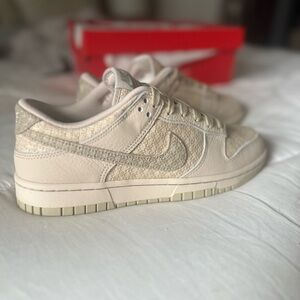 NIKE Dunk Low in Sanddrift